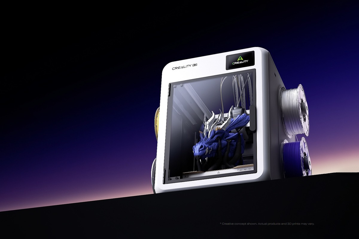 Máy in 3D Creality K3 với bốn cuộn nhựa gắn hai bên thân máy